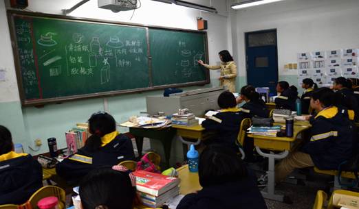 “點(diǎn)燃興趣之花，綻放青春年華”——學(xué)生社團(tuán)課